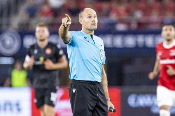 股鑫宝 拉奥斯: 梅迪纳的手臂是放在自然位置上, 这永远不应该被判为点球